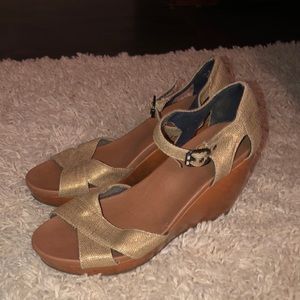 DR SCHOLLS CUTE & COMFY WEDGES
